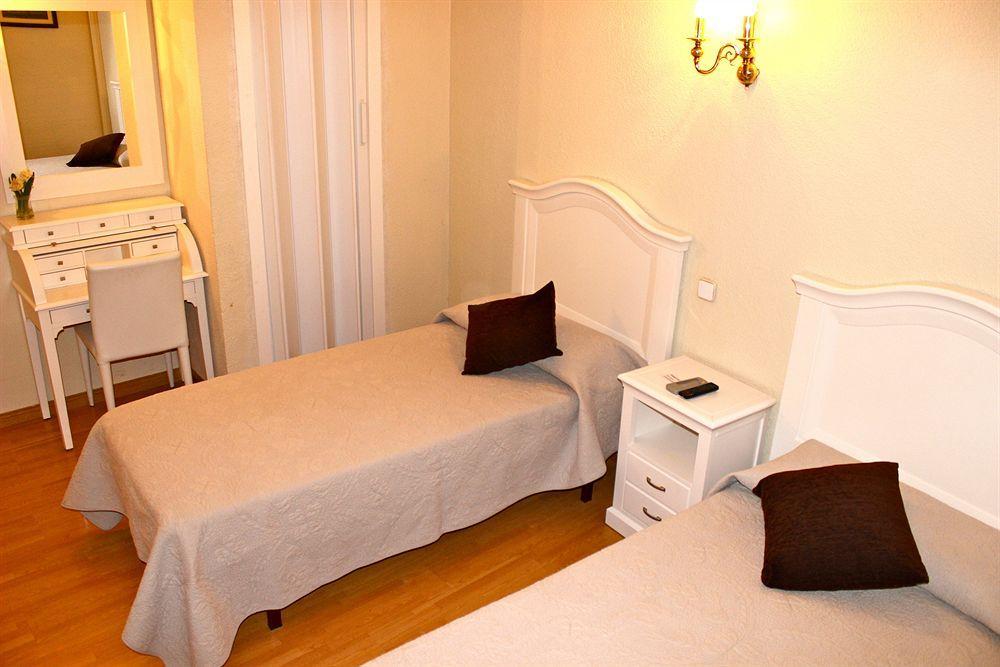 Hostal Montecarlo Madrid Ngoại thất bức ảnh