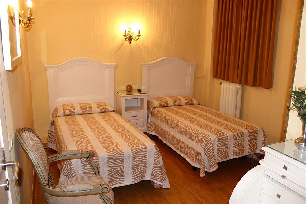 Hostal Montecarlo Madrid Ngoại thất bức ảnh