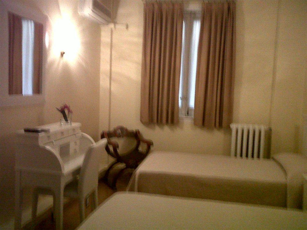 Hostal Montecarlo Madrid Ngoại thất bức ảnh