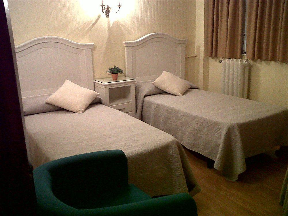 Hostal Montecarlo Madrid Ngoại thất bức ảnh