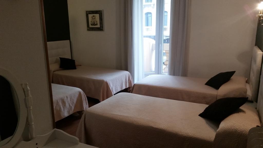 Hostal Montecarlo Madrid Ngoại thất bức ảnh