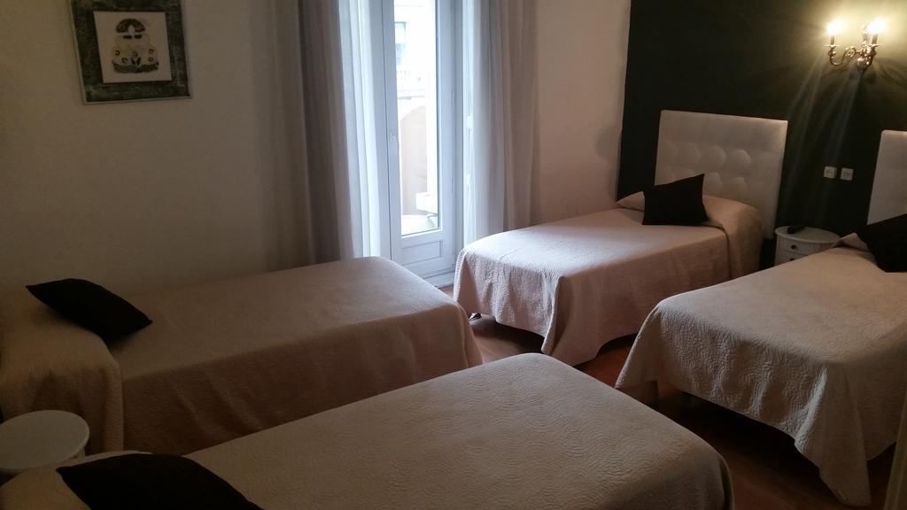 Hostal Montecarlo Madrid Ngoại thất bức ảnh