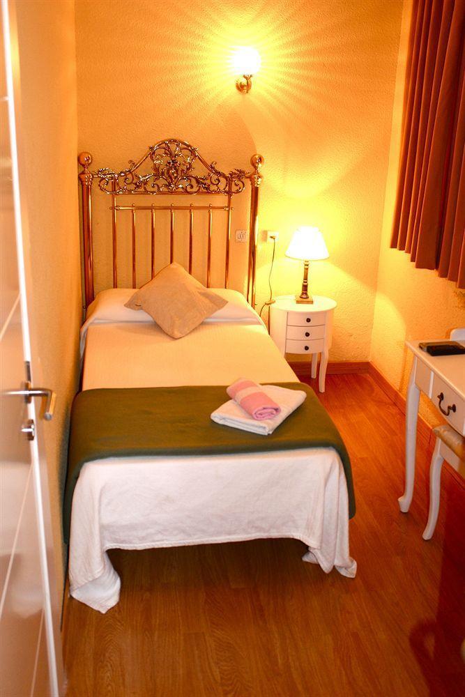 Hostal Montecarlo Madrid Ngoại thất bức ảnh